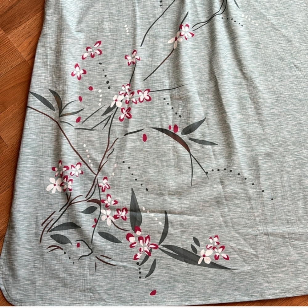 $5🧨            JUST FASHION NOW  3/4 sheer sleeve, pale green/floral blossom dr